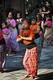 M�dchen �ben Tanz im alten K�nigspalast in Ubud Bali